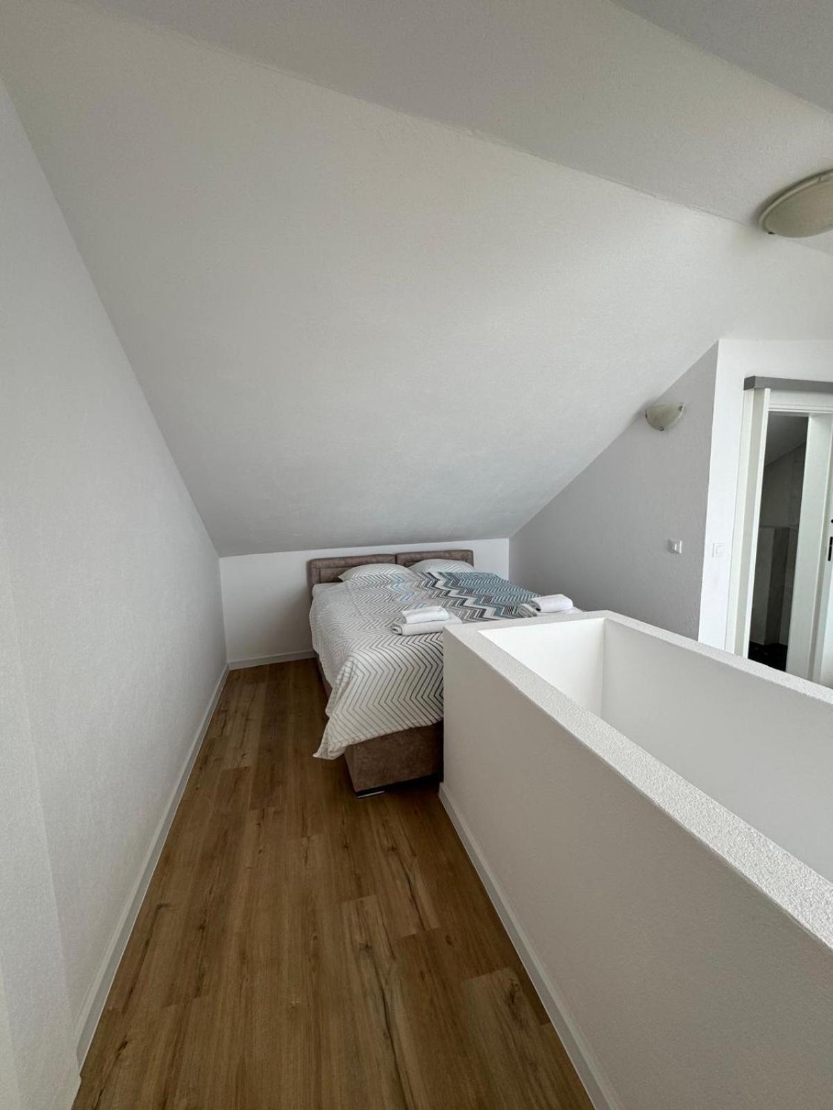 Villa Nevia 1 ตราสนิสเซ ภายนอก รูปภาพ