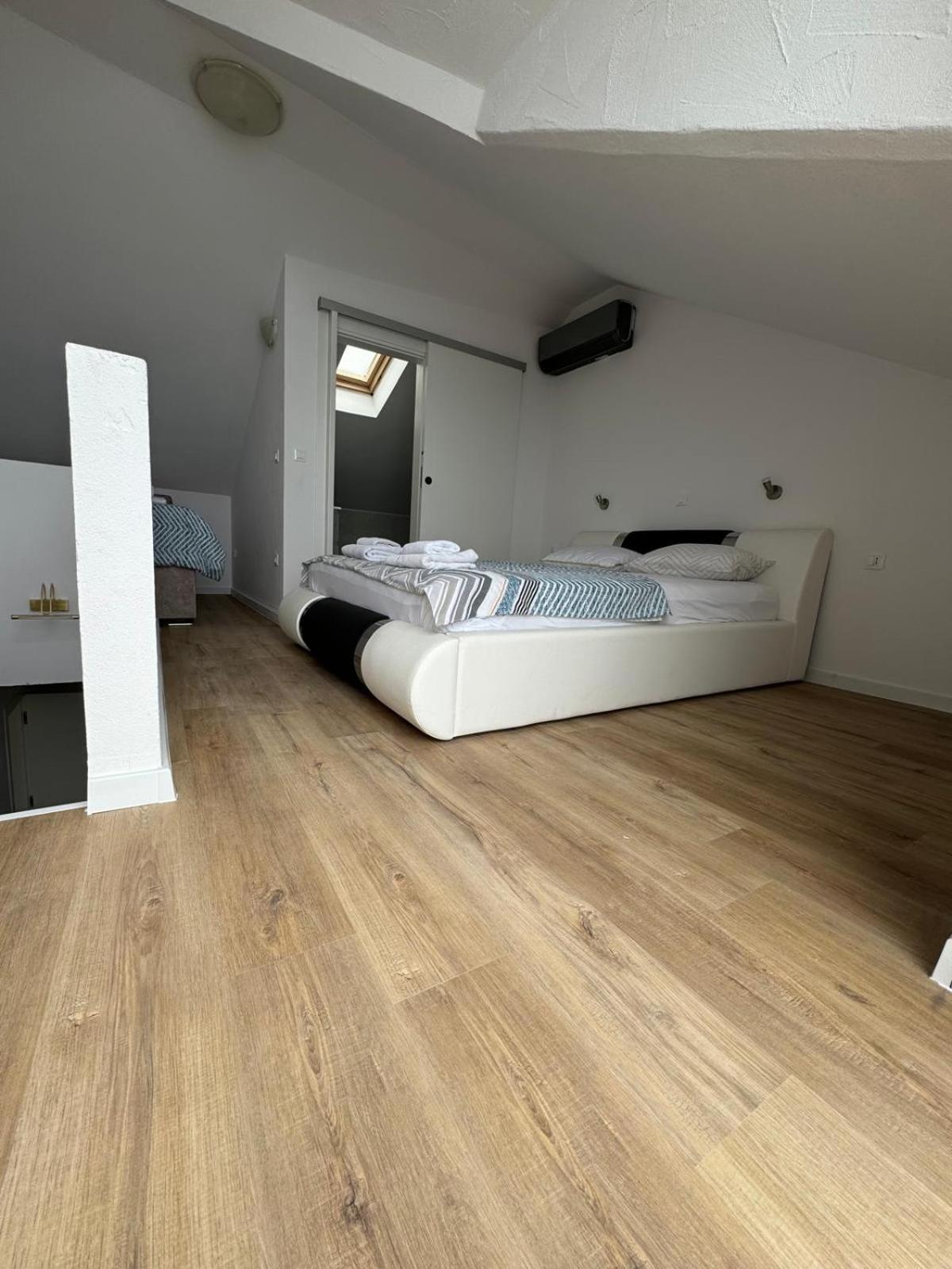 Villa Nevia 1 ตราสนิสเซ ภายนอก รูปภาพ