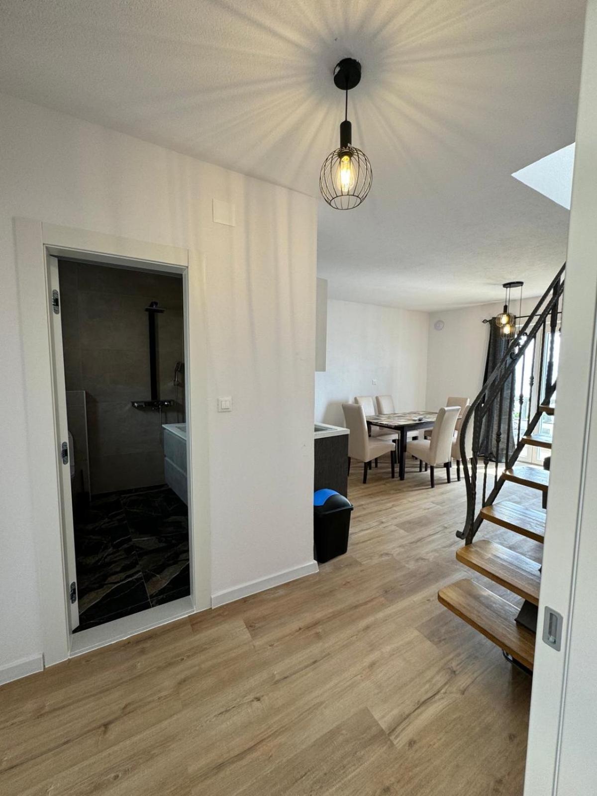 Villa Nevia 1 ตราสนิสเซ ภายนอก รูปภาพ